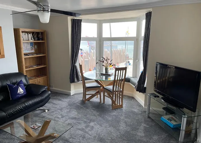 Harbour View Holiday Let - Entire 3 Bedroom Maisonette With Spectacular Harbour And Sea Front Views Sleeps 5